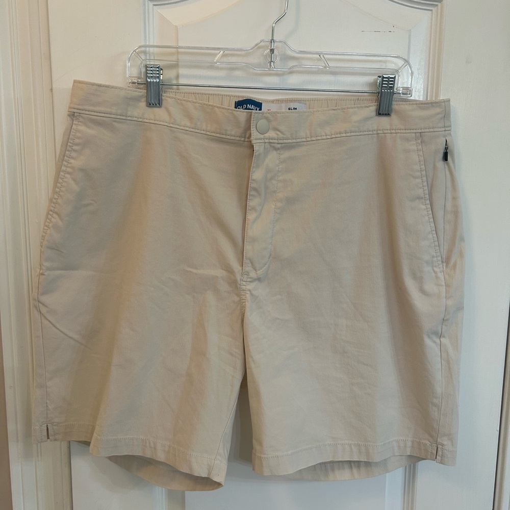 Old Navy Men's Slim Built-In Tech Jogger Shorts